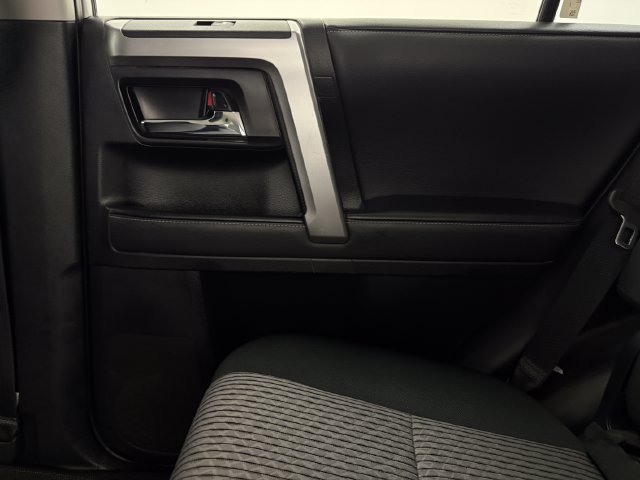 Used 2020 Toyota 4Runner SR5 AWD/4WD image 33