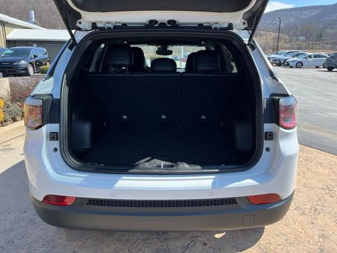 Used 2025 Jeep Compass Limited image 28