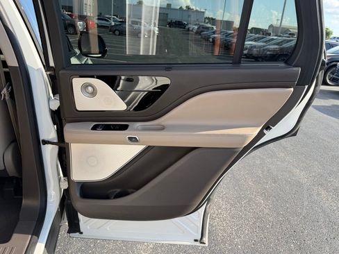 Used 2024 Lincoln Aviator Reserve w/ Equipment Group 201A AWD/4WD image 23