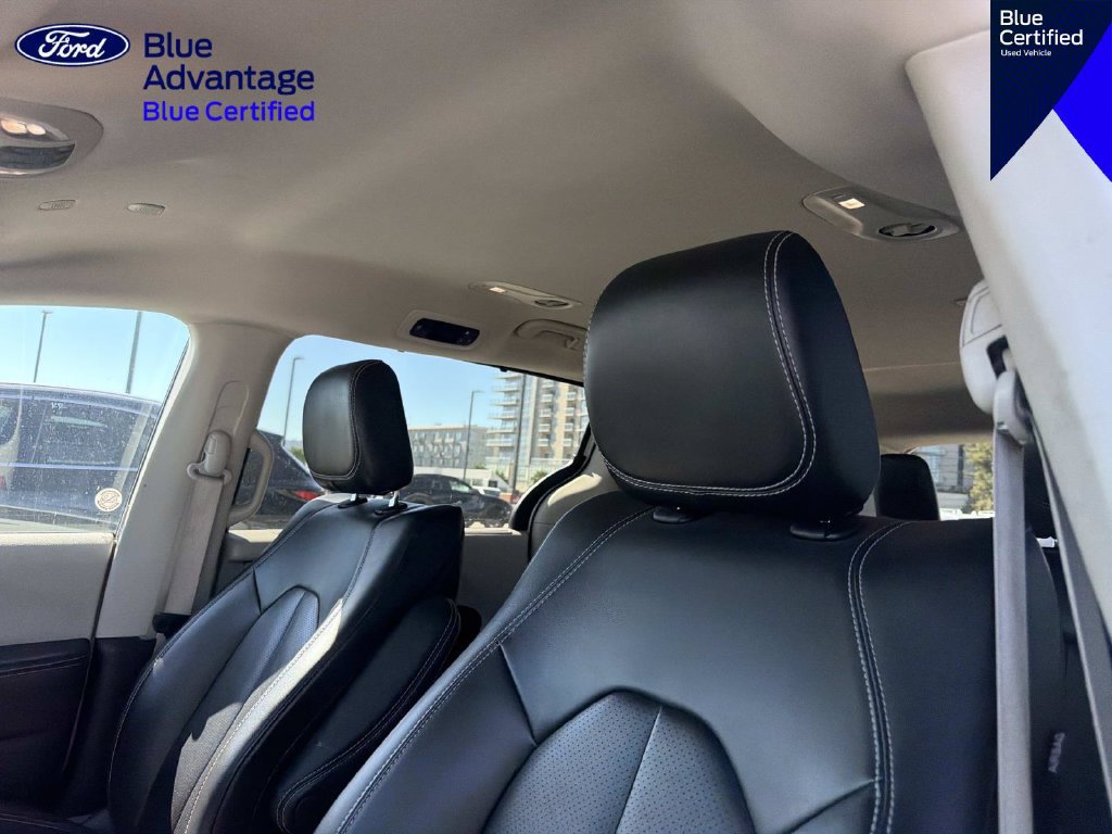 Used 2023 Chrysler Pacifica Touring-L FWD image 16