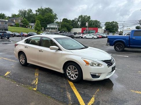Used 2014 Nissan Altima 2.5 S w/ Display Audio Package FWD image 3