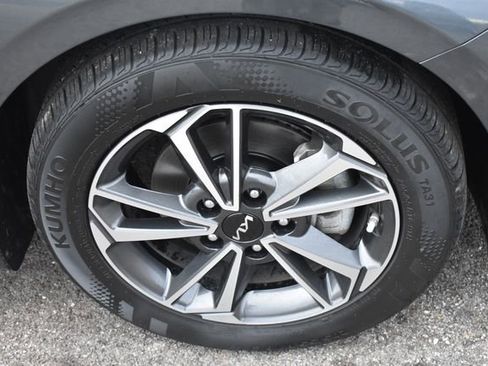 Certified 2022 Kia Forte LXS w/ LXS Technology Package image 11