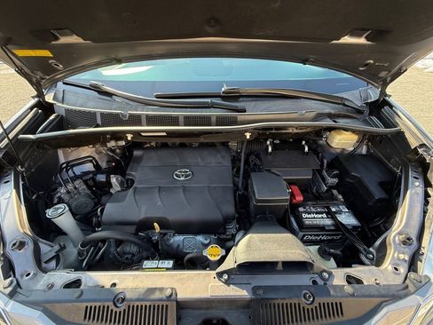 Used 2015 Toyota Sienna XLE w/ XLE Navigation Package image 29