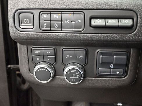 Used 2021 GMC Yukon Denali w/ Advanced Technology Package AWD/4WD image 23