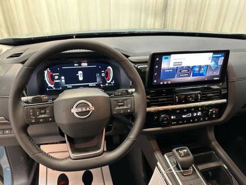 New 2026 Nissan Pathfinder SL image 3