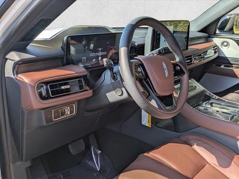 New 2026 Lincoln Aviator Reserve w/ Luxury Package image 3