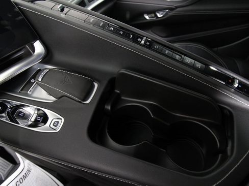 Used 2021 Chevrolet Corvette Stingray Coupe w/ Z51 Performance Package image 14