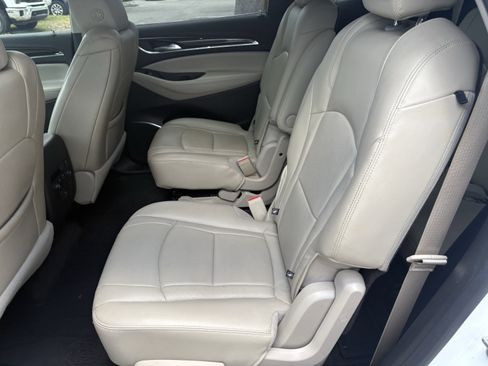 Used 2020 Buick Enclave Essence FWD image 9