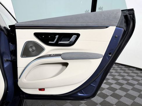 Used 2022 Mercedes-Benz EQS 580 4MATIC Sedan image 39