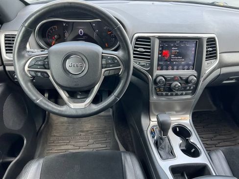 Used 2018 Jeep Grand Cherokee Altitude AWD/4WD image 3