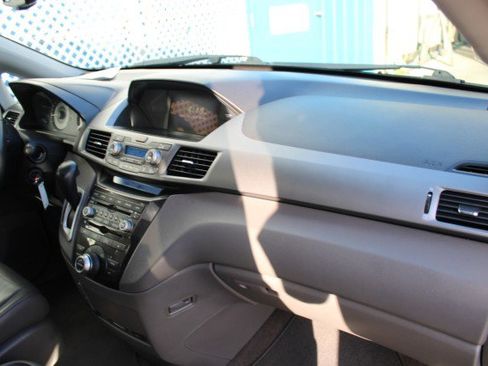 Used 2012 Honda Odyssey Touring Elite image 14
