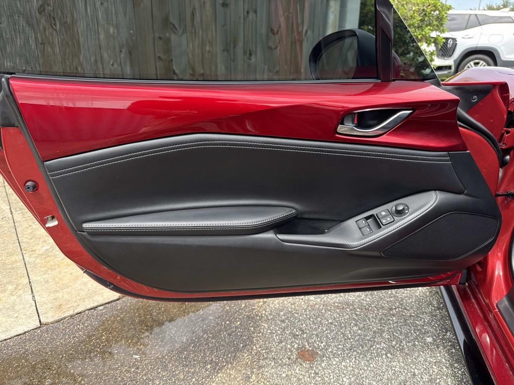 Used 2022 MAZDA MX-5 Miata RF Grand Touring w/ Appearance Package RWD image 12