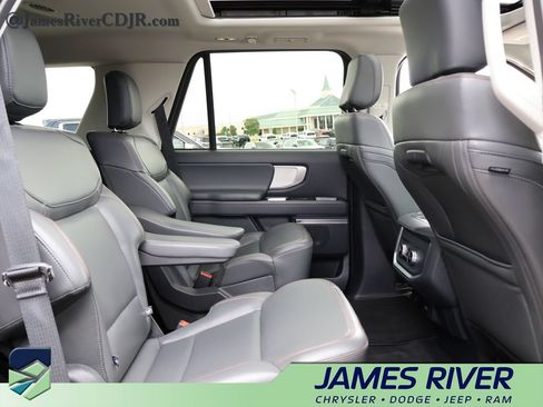 Used 2025 Ford Expedition Active AWD/4WD image 12