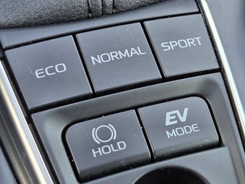 Used 2020 Toyota Camry XLE FWD image 17