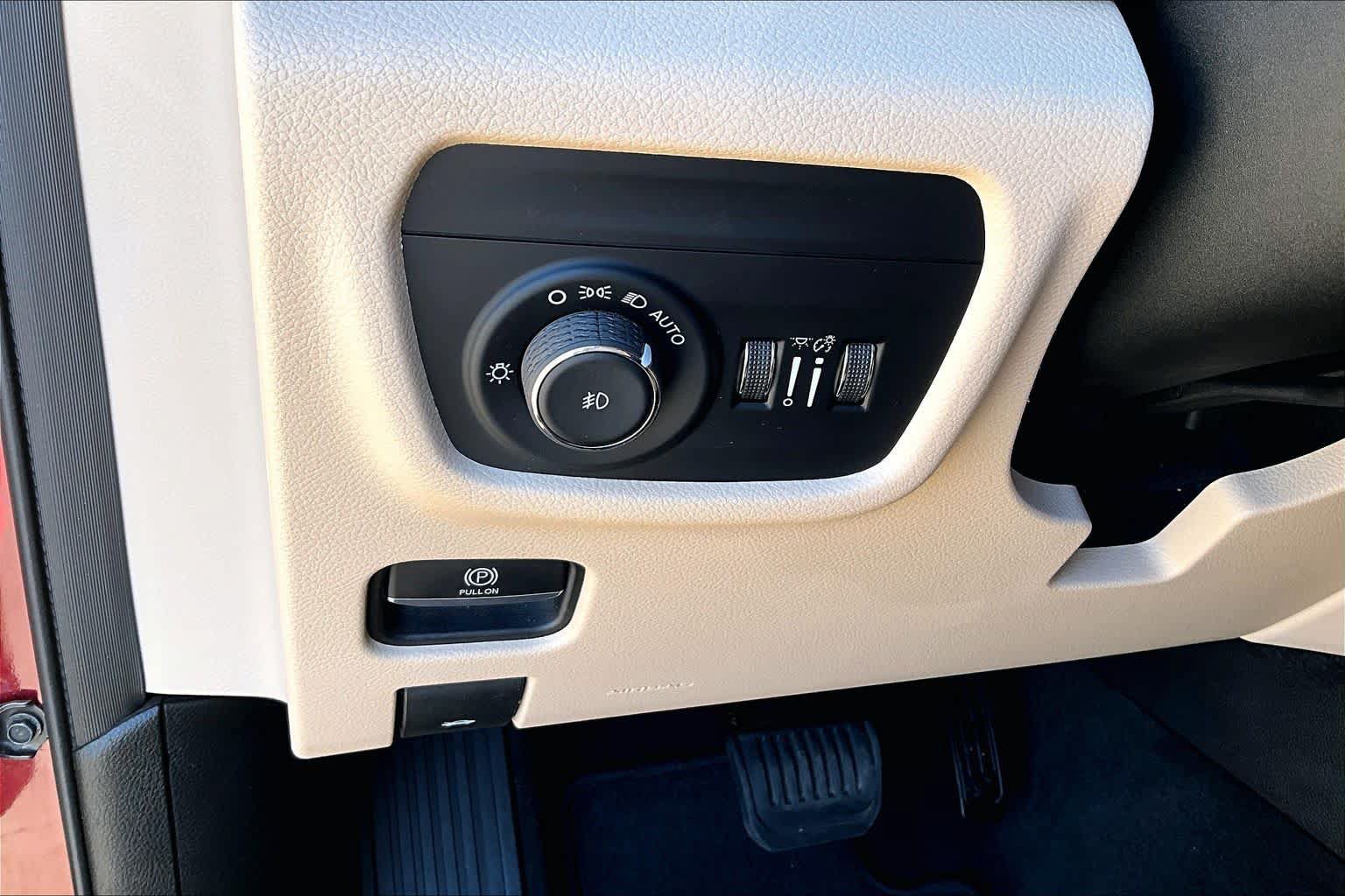 Used 2021 Jeep Grand Cherokee L Limited w/ MOPAR Finishing Package AWD/4WD image 19