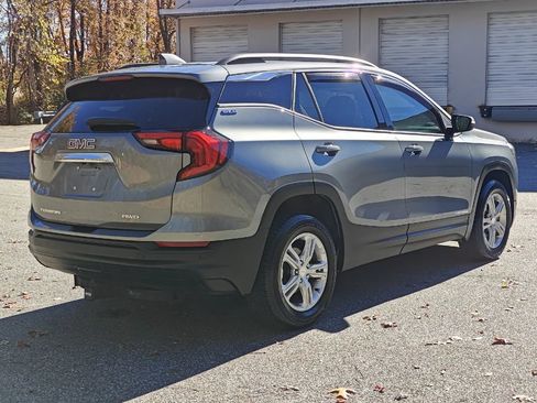 Used 2018 GMC Terrain SLE w/ Driver Convenience Package image 3