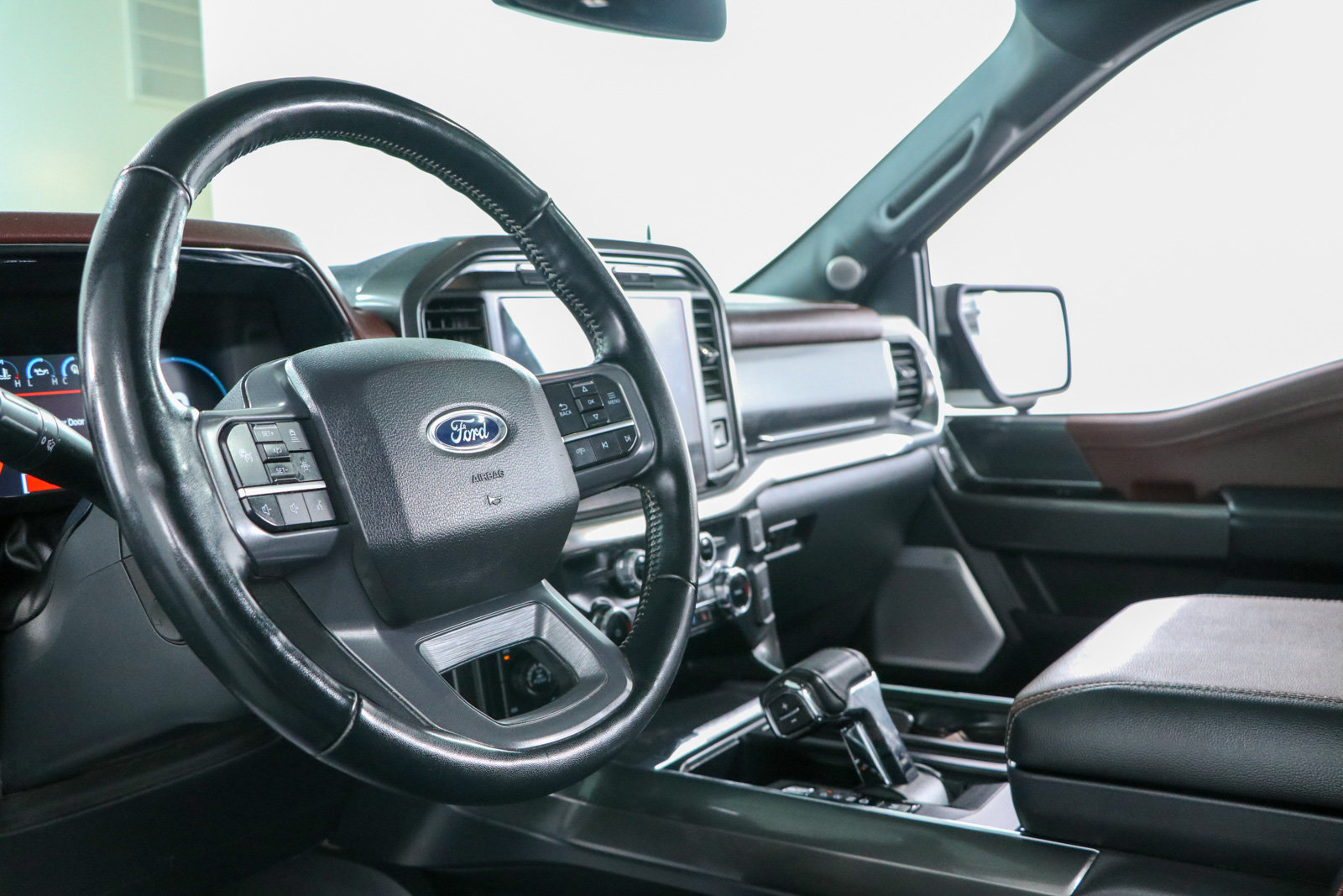 Used 2023 Ford F150 Lariat w/ Equipment Group 502A High AWD/4WD image 26