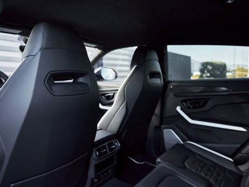 Used 2025 Lamborghini Urus SE image 39