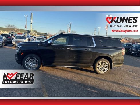 Used 2024 Chevrolet Suburban Premier image 8