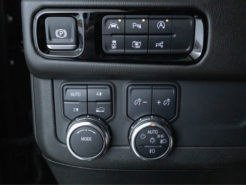 Used 2025 GMC Yukon Denali AWD/4WD image 22