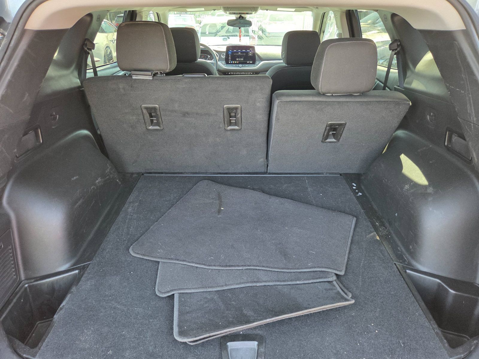 Used 2025 Chevrolet Blazer LT FWD image 9