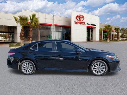 Certified 2020 Toyota Camry LE image 4