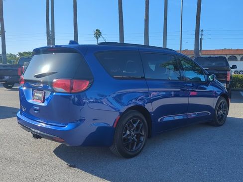 Used 2018 Chrysler Pacifica Touring-L image 5