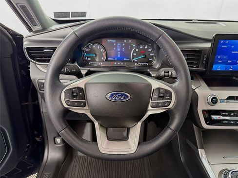 Used 2024 Ford Explorer XLT w/ Equipment Group 202A AWD/4WD image 3