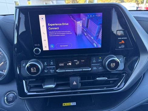 Used 2023 Toyota Highlander XLE image 35