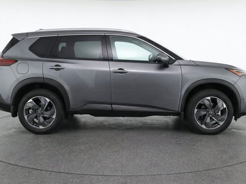 Used 2025 Nissan Rogue SV FWD image 11