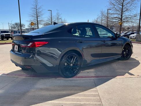 Used 2025 Toyota Camry SE image 6