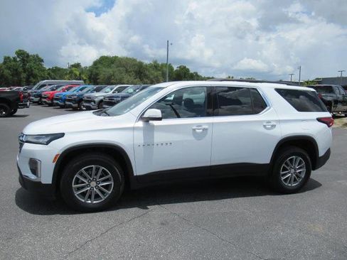 Certified 2023 Chevrolet Traverse LT FWD image 2