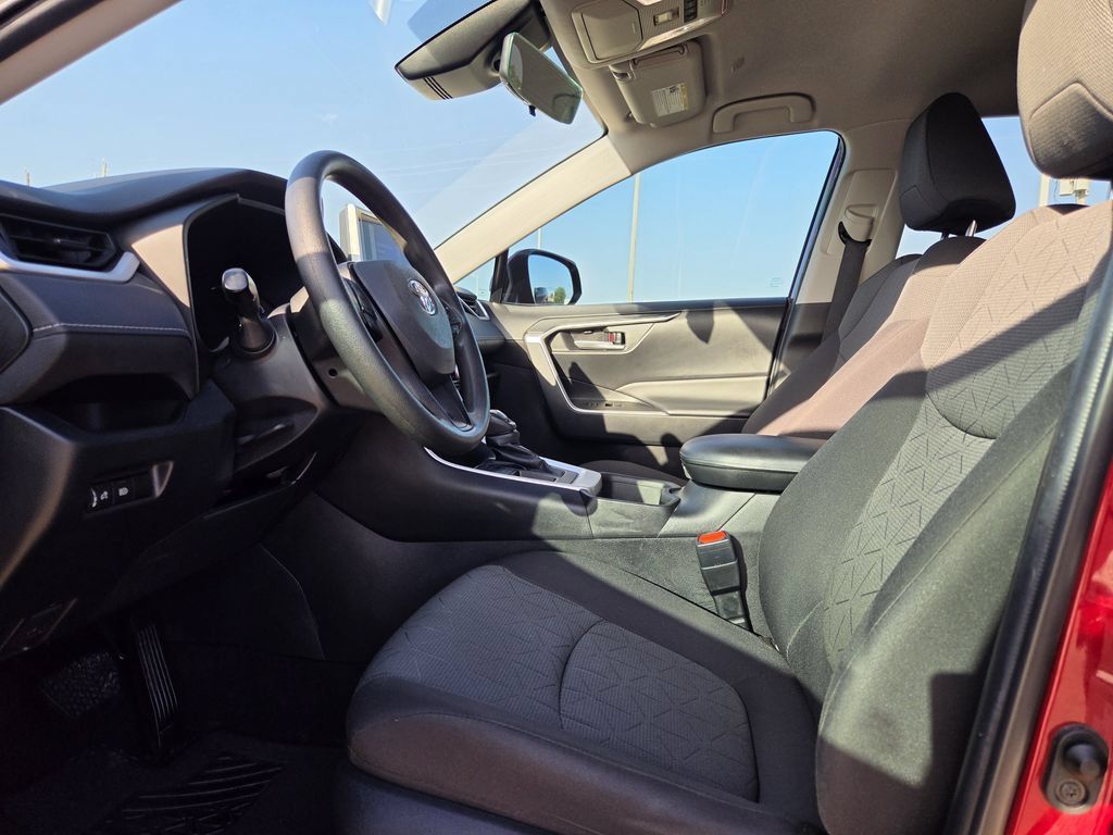 Used 2023 Toyota RAV4 XLE FWD image 27