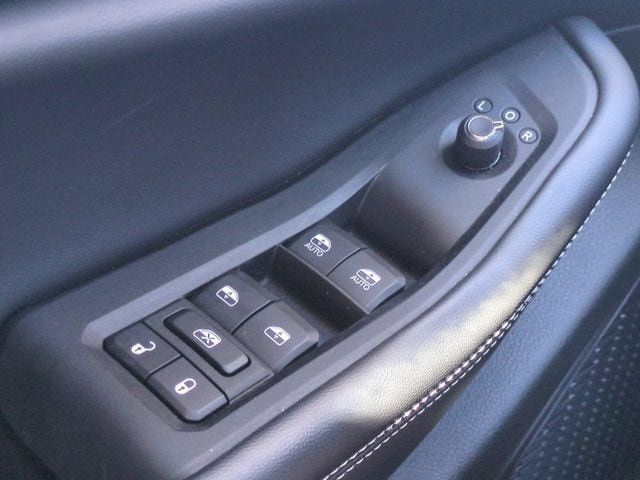 Used 2023 Jeep Grand Cherokee L Limited w/ Black Appearance Package AWD/4WD image 24