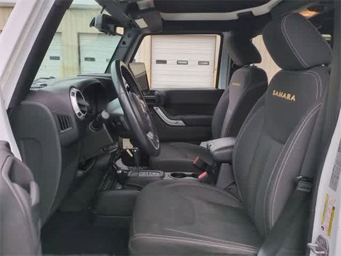 Used 2015 Jeep Wrangler Unlimited Sahara w/ Connectivity Group image 17