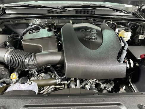 Used 2023 Toyota Tacoma SR5 w/ Black Out Package (TMS) AWD/4WD image 7