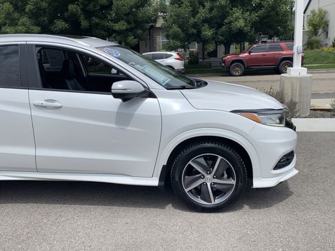 Used 2020 Honda HR-V Touring image 8