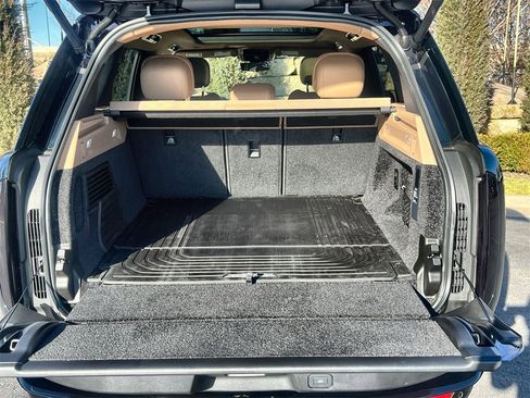 New 2026 Land Rover Range Rover SE image 18
