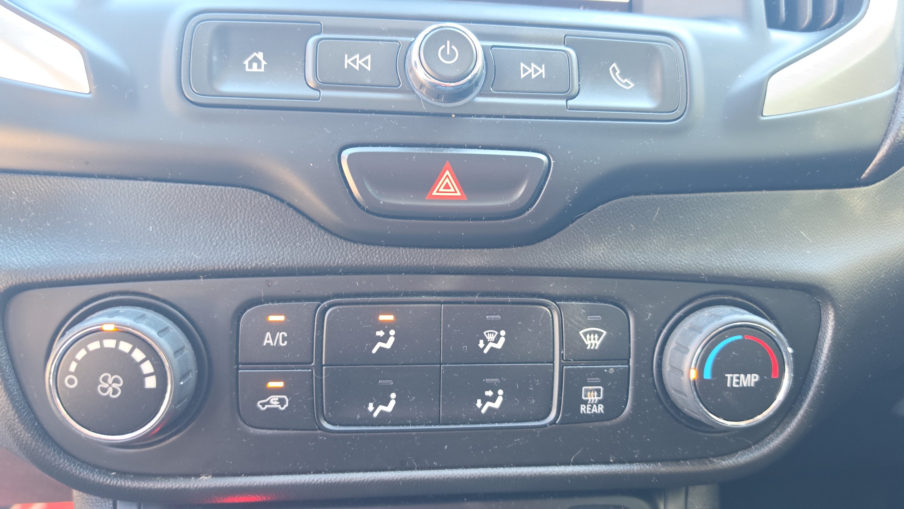 Used 2020 GMC Terrain SLE w/ Elevation Edition FWD image 18
