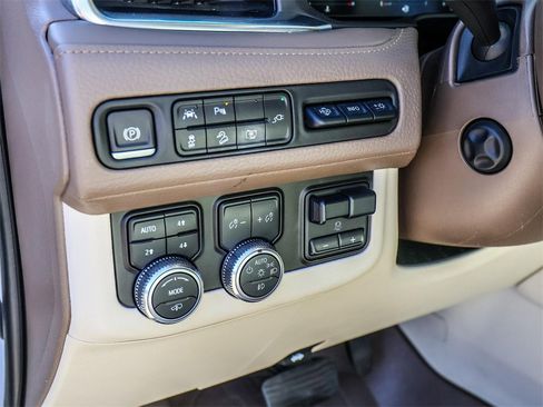 Used 2022 GMC Yukon XL Denali w/ Denali Ultimate Package image 32