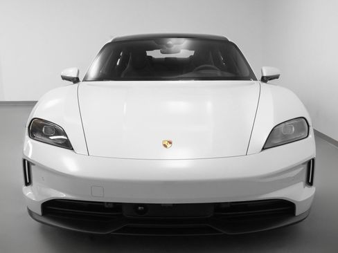 New 2025 Porsche Taycan image 8