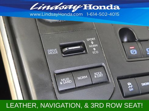 Used 2021 Toyota Highlander XLE AWD/4WD image 21