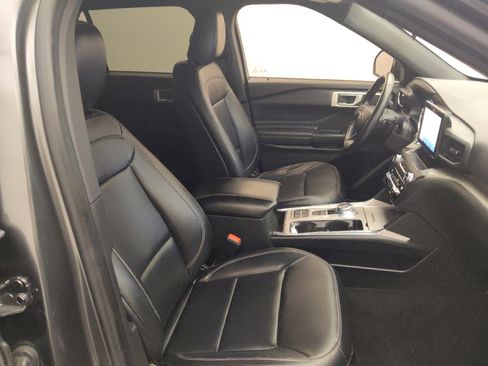 Used 2020 Ford Explorer XLT w/ Equipment Group 202A image 21