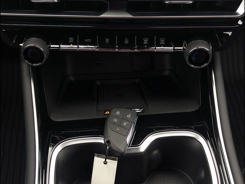 New 2026 Chevrolet Traverse LT w/ LPO, Floor Liner Package FWD image 25
