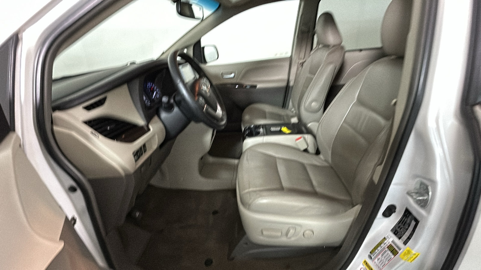 Used 2015 Toyota Sienna XLE Premium AWD/4WD image 14