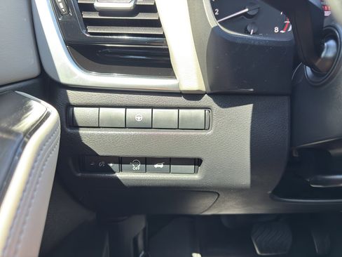 Used 2023 Nissan Rogue SL image 13