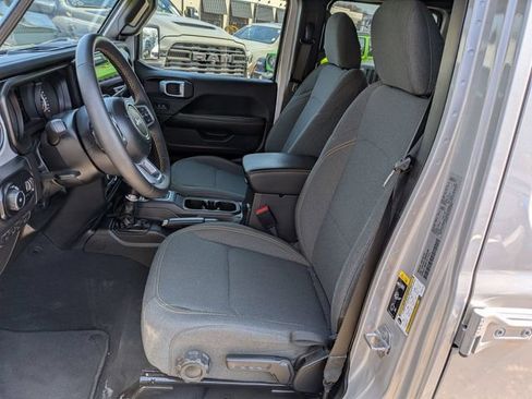 Used 2024 Jeep Wrangler Unlimited Sahara AWD/4WD image 9