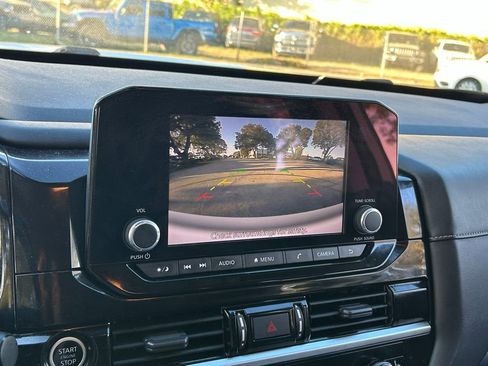 Used 2023 Nissan Pathfinder SV image 22