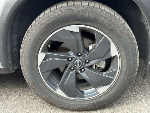 Used 2025 Nissan Rogue SV AWD/4WD image 15