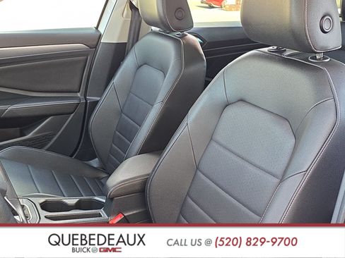 Used 2024 Volkswagen Jetta SE w/ Panoramic Sunroof Package FWD image 11